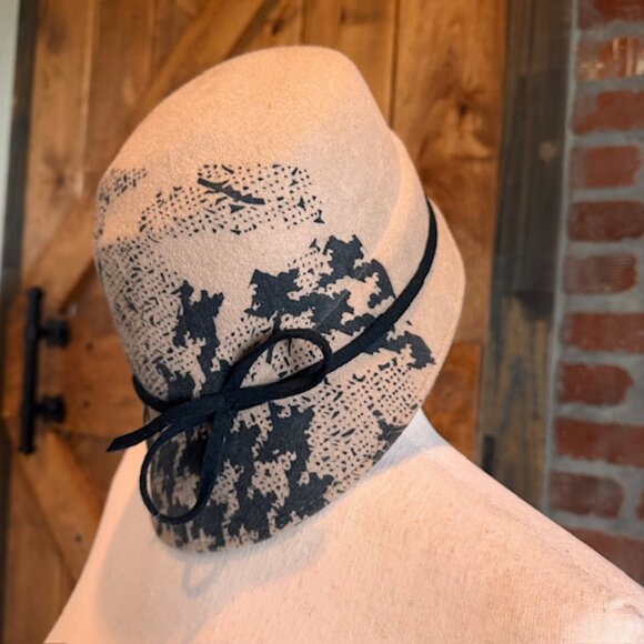 Tan Wool Felt Cloche Hat with Black Houndstooth & Bow | Vintage-Inspired 1920s - Picture 3 of 6